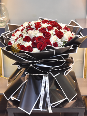 100-Piece Colombian Roses Bouquet
