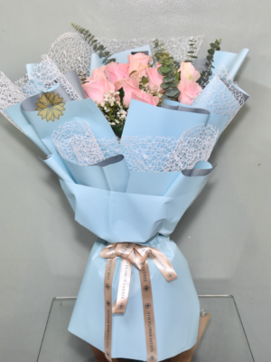 1 Dozen Ecuadorian Roses Bouquet