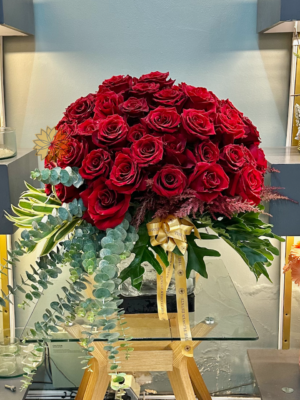 6 Dozen Ecuadorian Roses – Round Arrangement