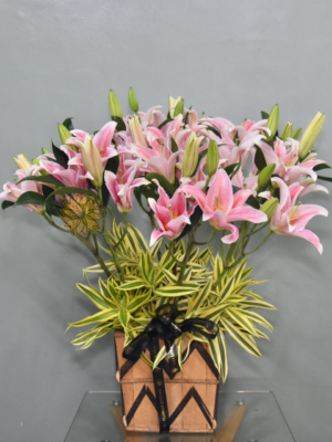 8 Stem Lily Basket Arrangement